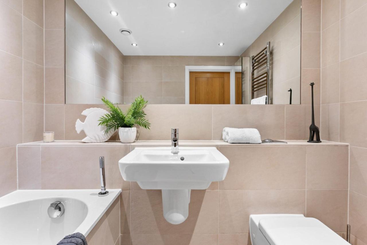A7 Masts - Striking Beach Bolthole Apartment With Beautiful Sea Views Private Balcony & Parking Torquay Ngoại thất bức ảnh