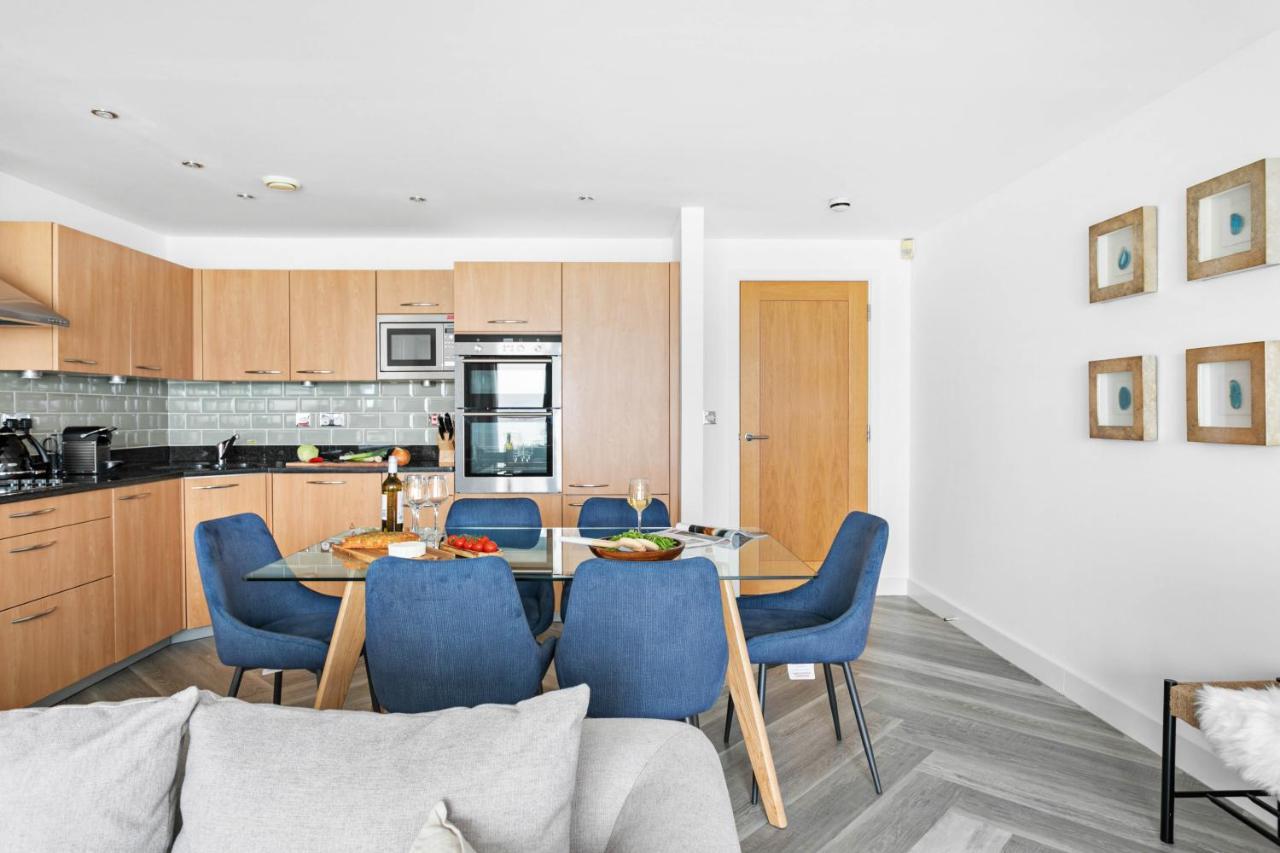 A7 Masts - Striking Beach Bolthole Apartment With Beautiful Sea Views Private Balcony & Parking Torquay Ngoại thất bức ảnh