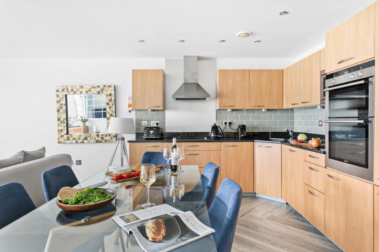 A7 Masts - Striking Beach Bolthole Apartment With Beautiful Sea Views Private Balcony & Parking Torquay Ngoại thất bức ảnh