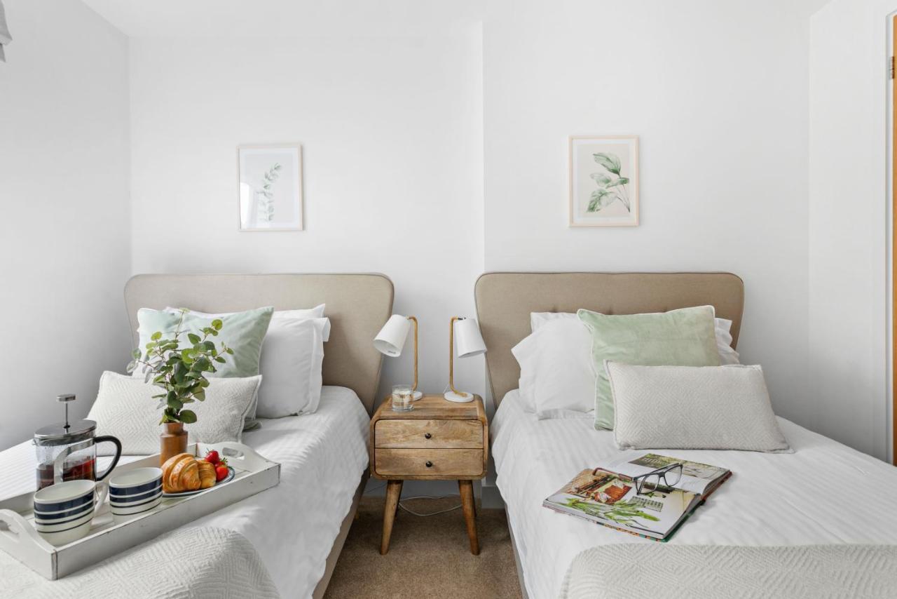 A7 Masts - Striking Beach Bolthole Apartment With Beautiful Sea Views Private Balcony & Parking Torquay Ngoại thất bức ảnh