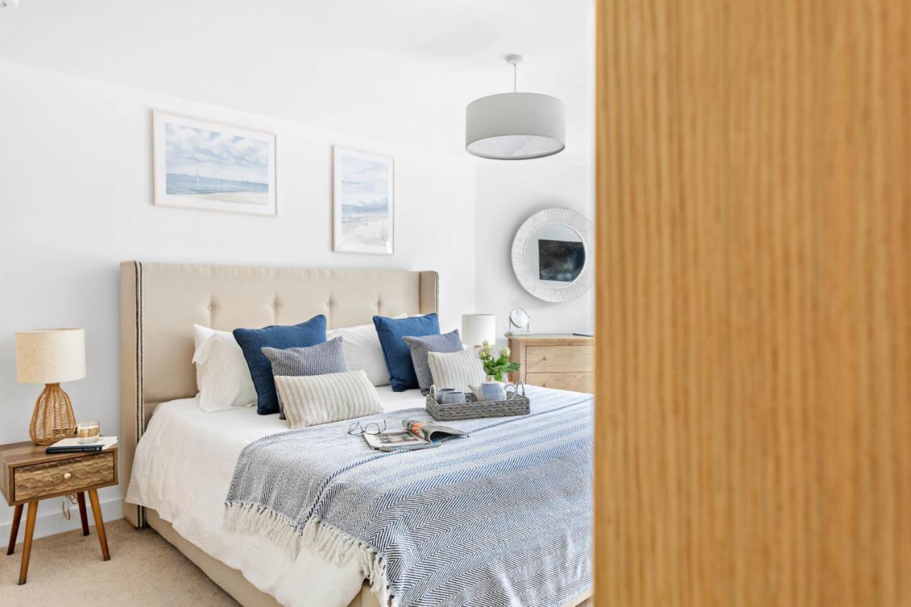 A7 Masts - Striking Beach Bolthole Apartment With Beautiful Sea Views Private Balcony & Parking Torquay Ngoại thất bức ảnh