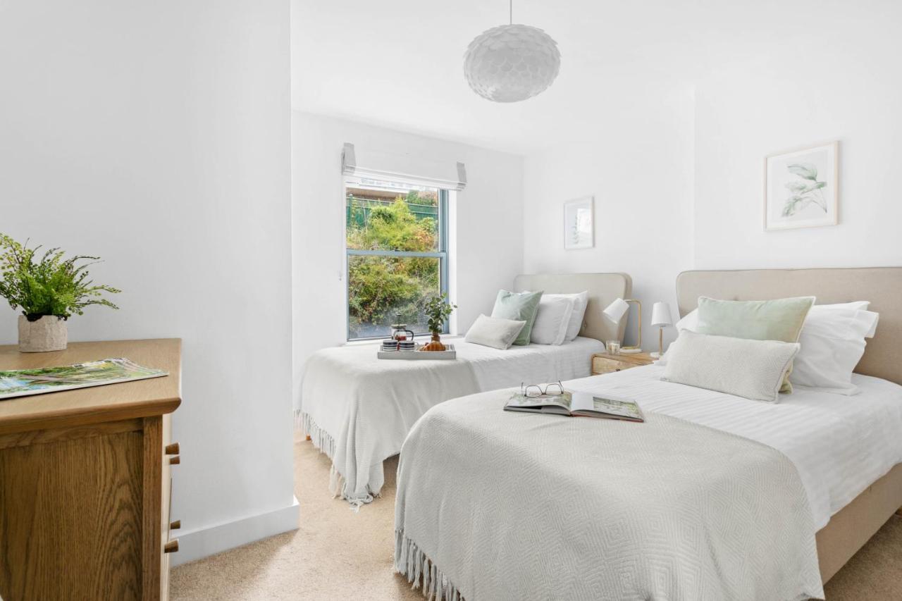A7 Masts - Striking Beach Bolthole Apartment With Beautiful Sea Views Private Balcony & Parking Torquay Ngoại thất bức ảnh