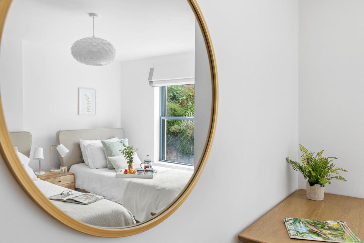 A7 Masts - Striking Beach Bolthole Apartment With Beautiful Sea Views Private Balcony & Parking Torquay Ngoại thất bức ảnh