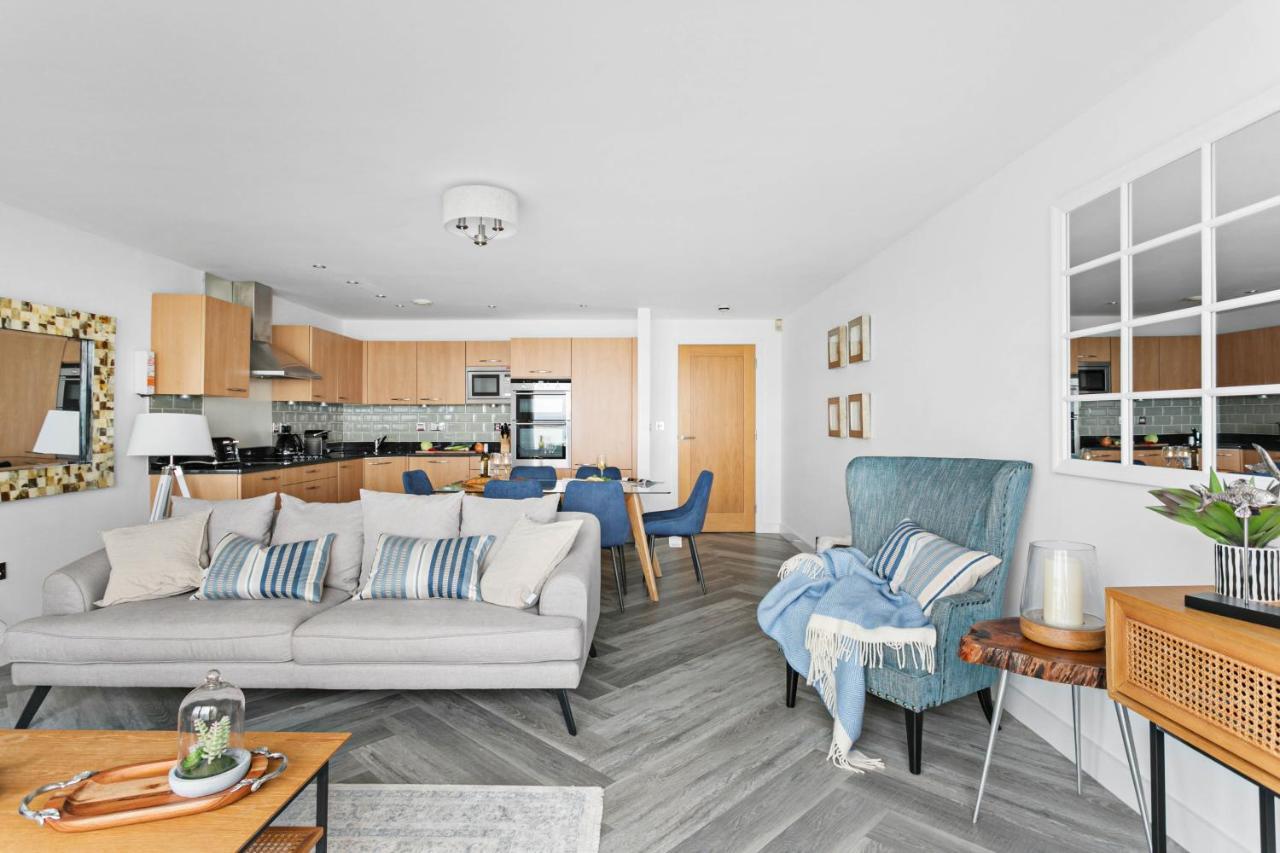 A7 Masts - Striking Beach Bolthole Apartment With Beautiful Sea Views Private Balcony & Parking Torquay Ngoại thất bức ảnh